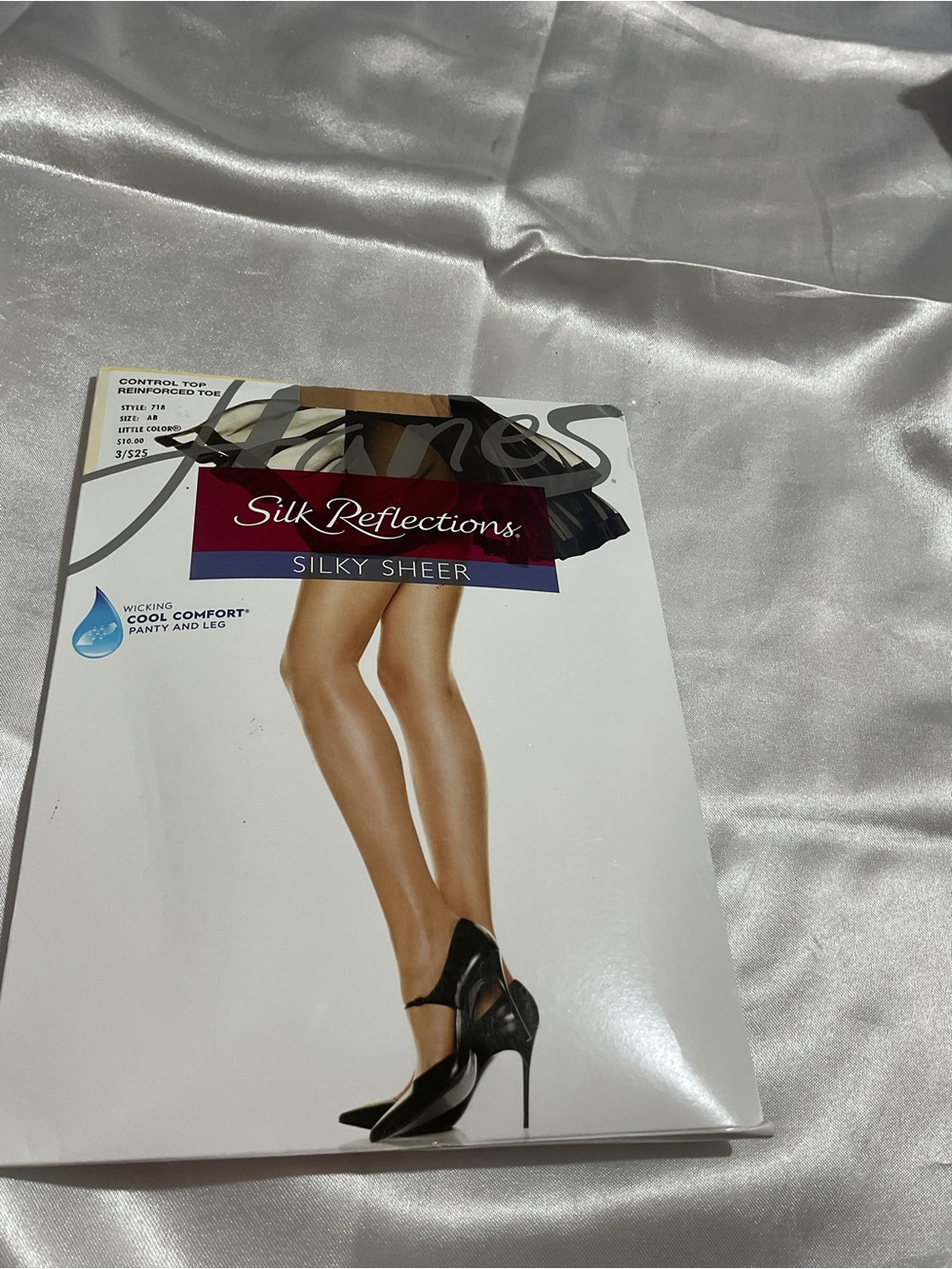 Hanes Silk Reflections Silky Sheer Pantyhose - Nude